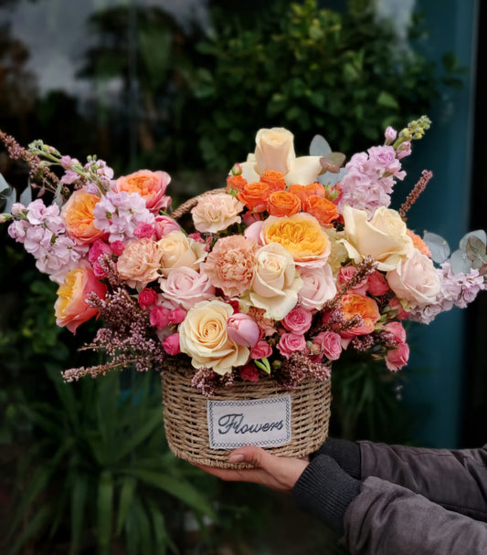 THE COLORFUL BASKET